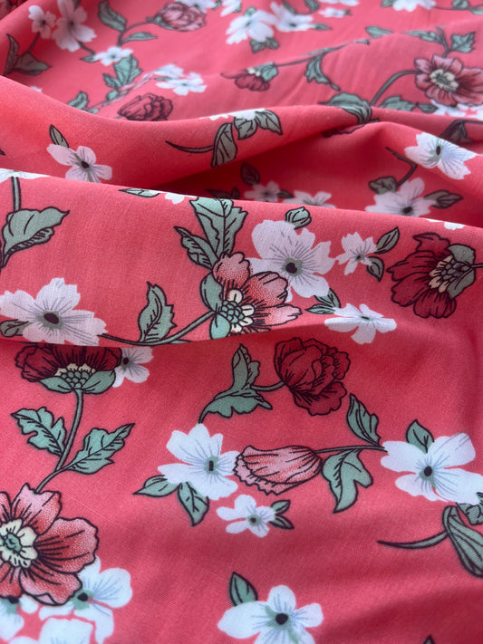 VIVIENNE 100 viscose with romantic flowers