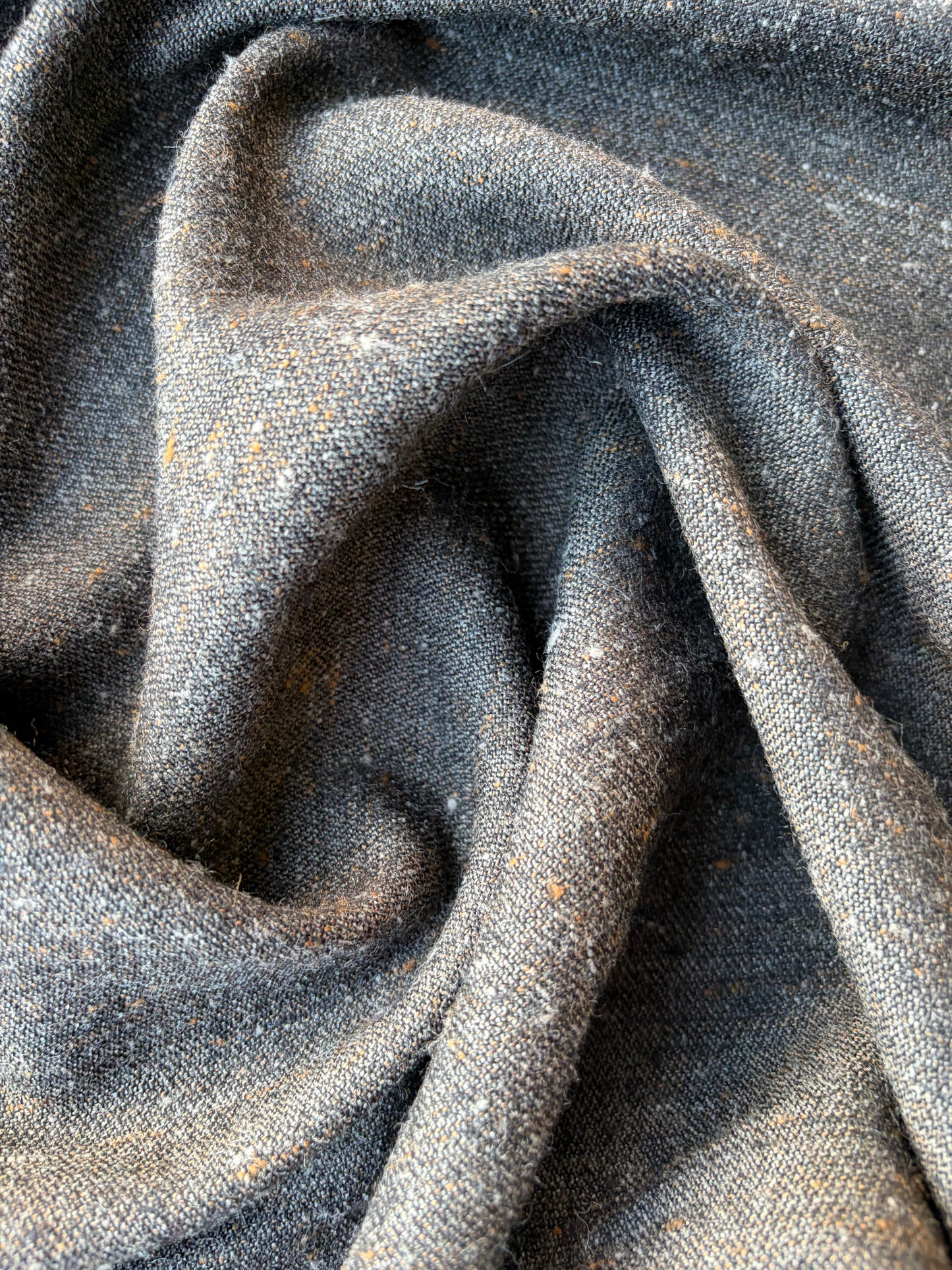 MOE 041 Brown donegal tweed