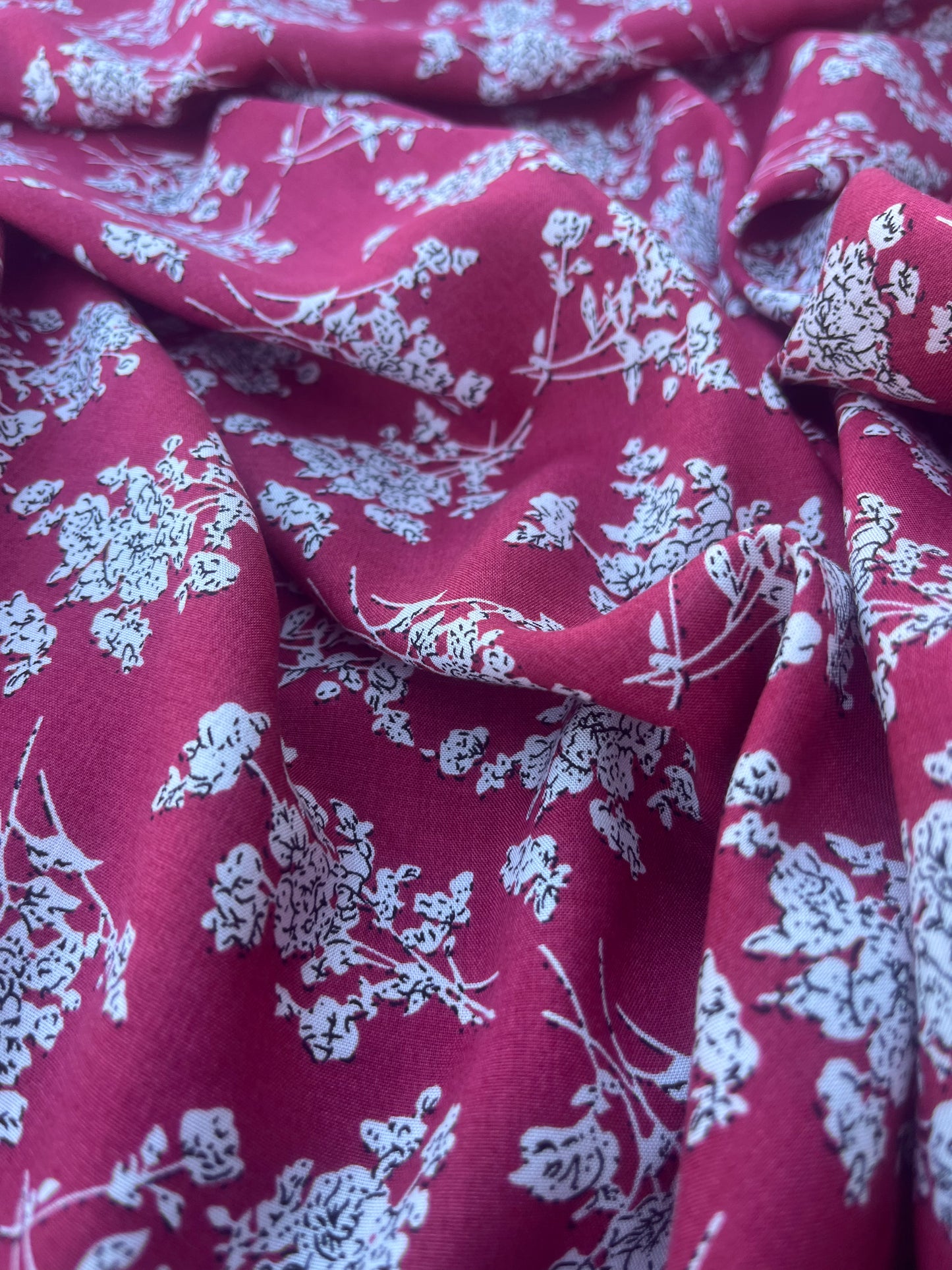 LC VIVIENNE 200 viscose with fine white flowers