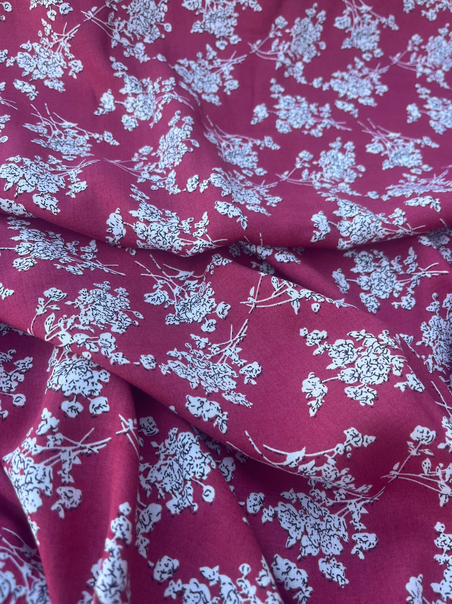 LC VIVIENNE 200 viscose with fine white flowers