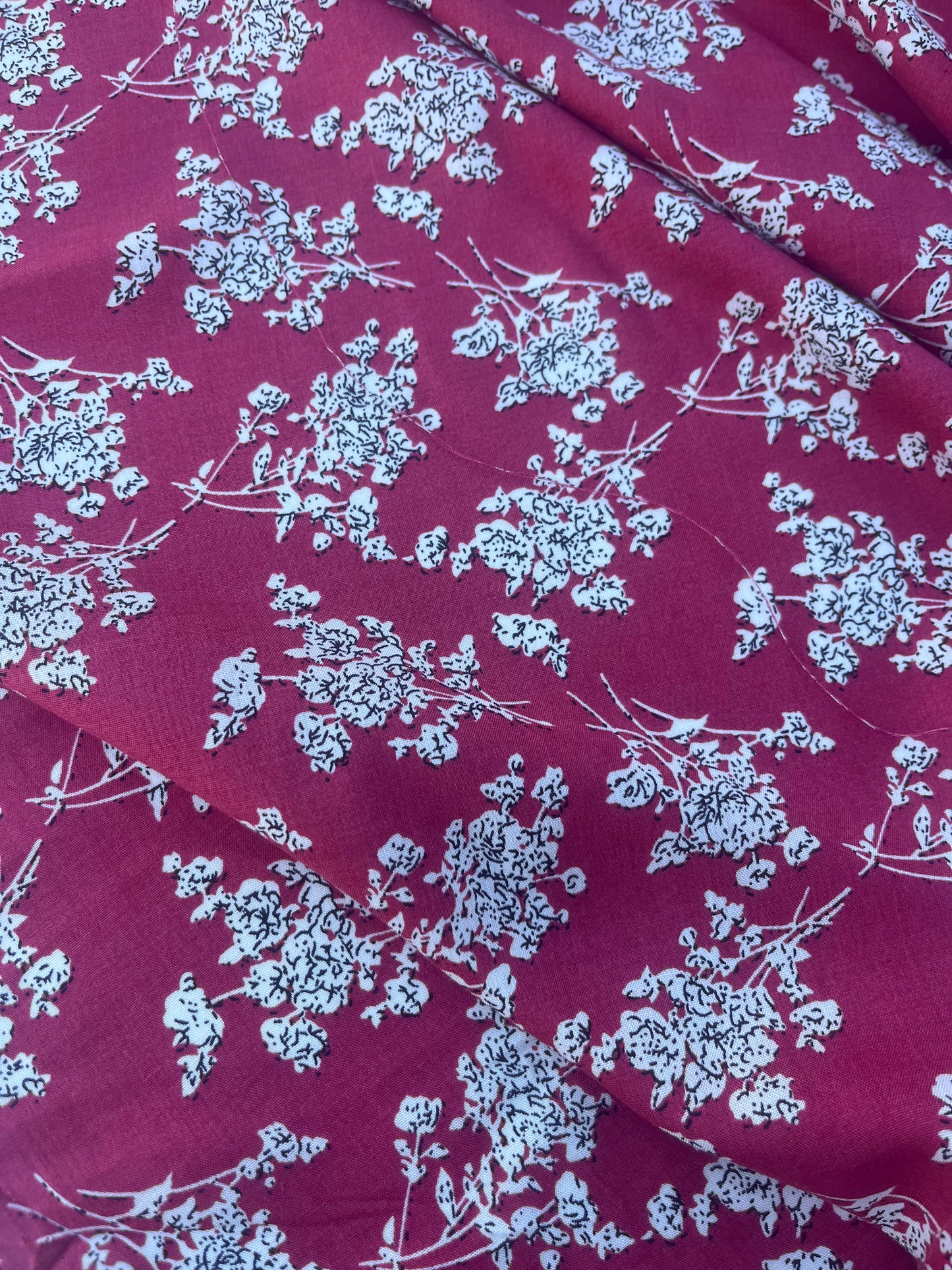 LC VIVIENNE 200 viscose with fine white flowers