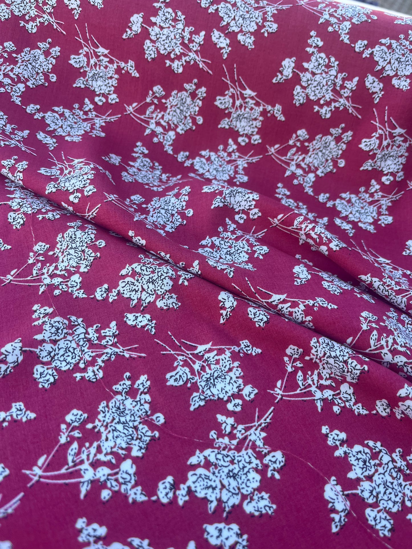 LC VIVIENNE 200 viscose with fine white flowers