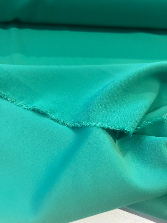 BRIAN 027 crêpe envers satin emeraude
