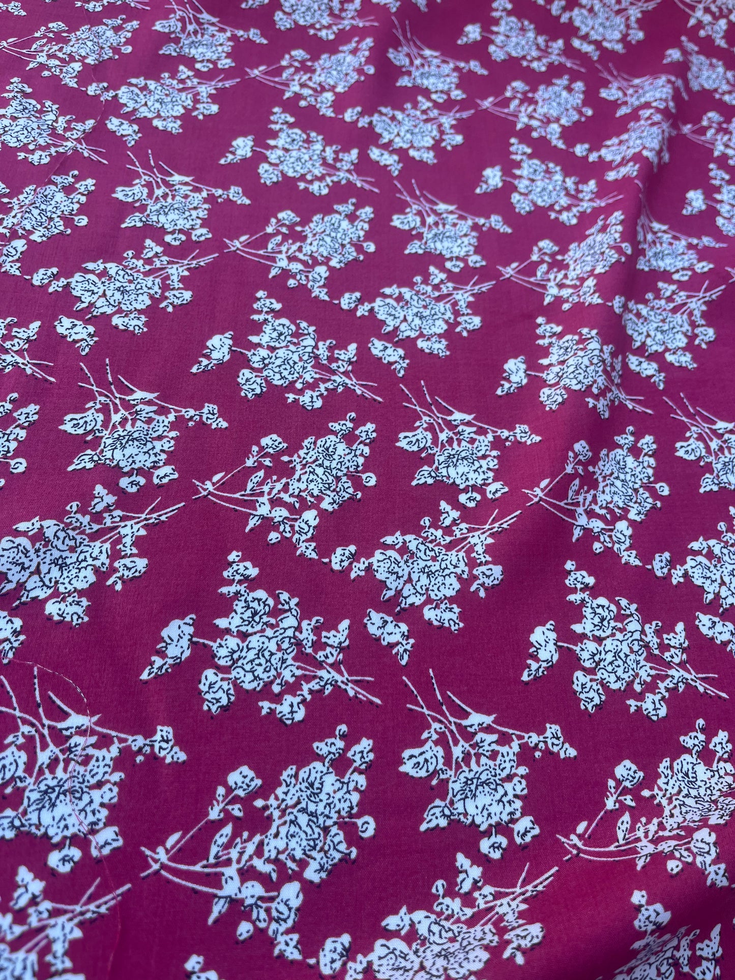 LC VIVIENNE 200 viscose with fine white flowers