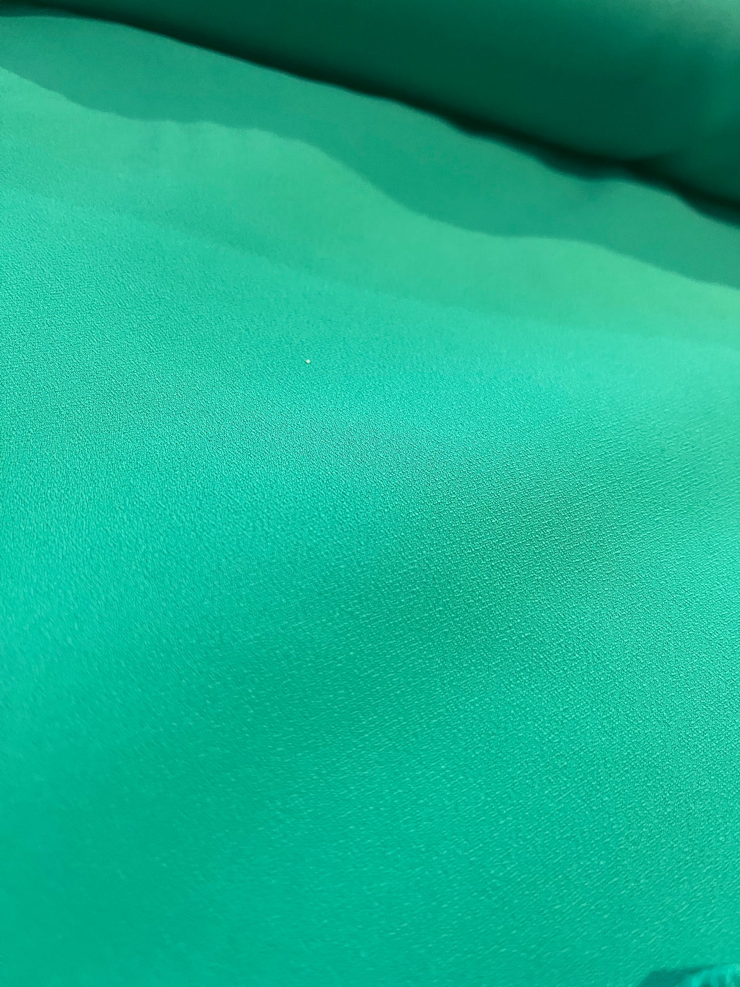 BRIAN 027 crêpe envers satin emeraude