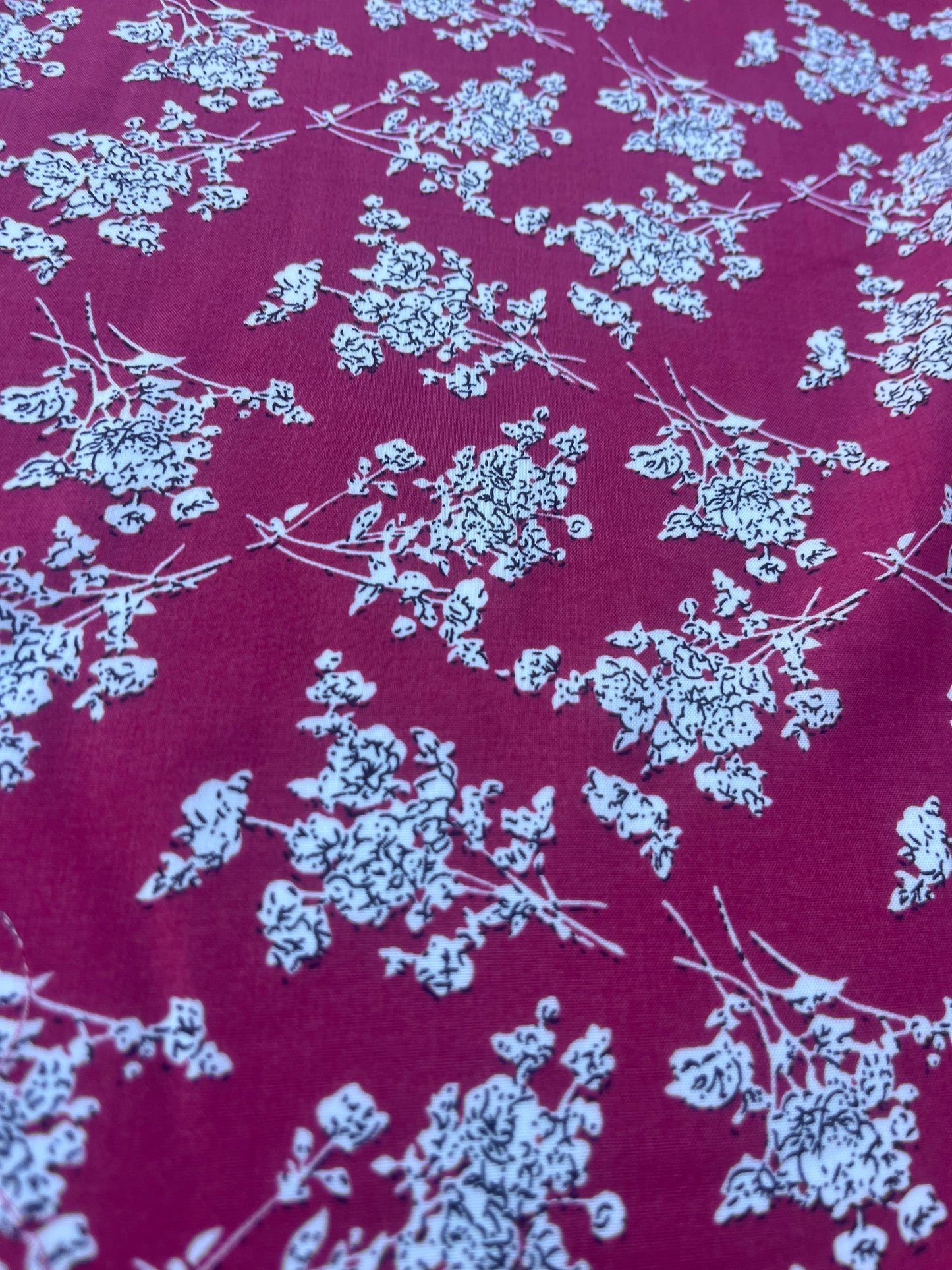 LC VIVIENNE 200 viscose with fine white flowers