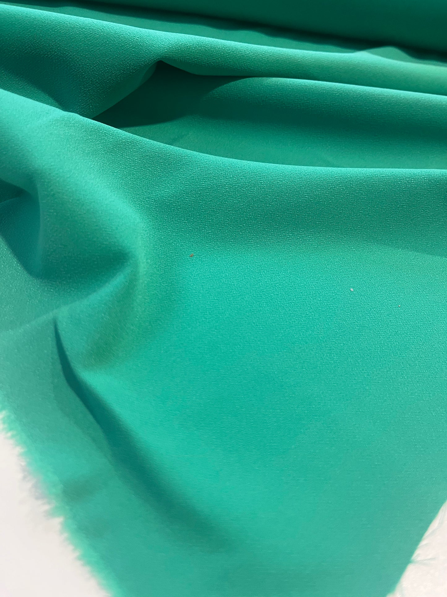 BRIAN 027 crêpe envers satin emeraude