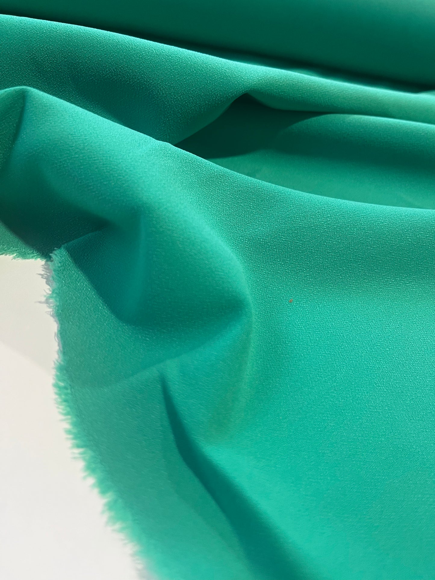 BRIAN 027 crêpe envers satin emeraude