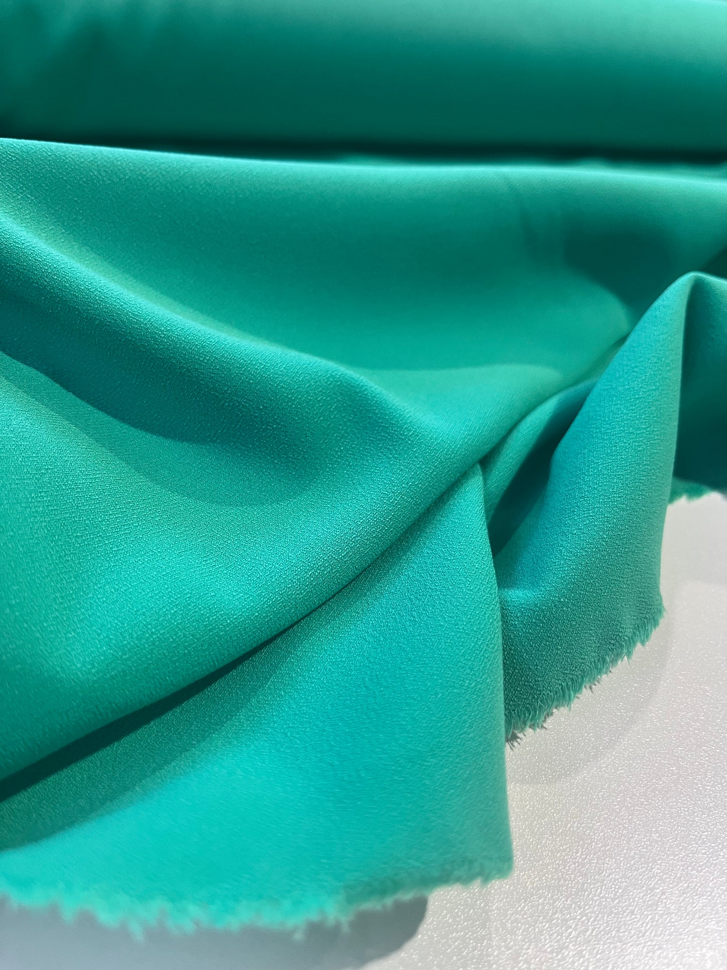 BRIAN 027 crêpe envers satin emeraude