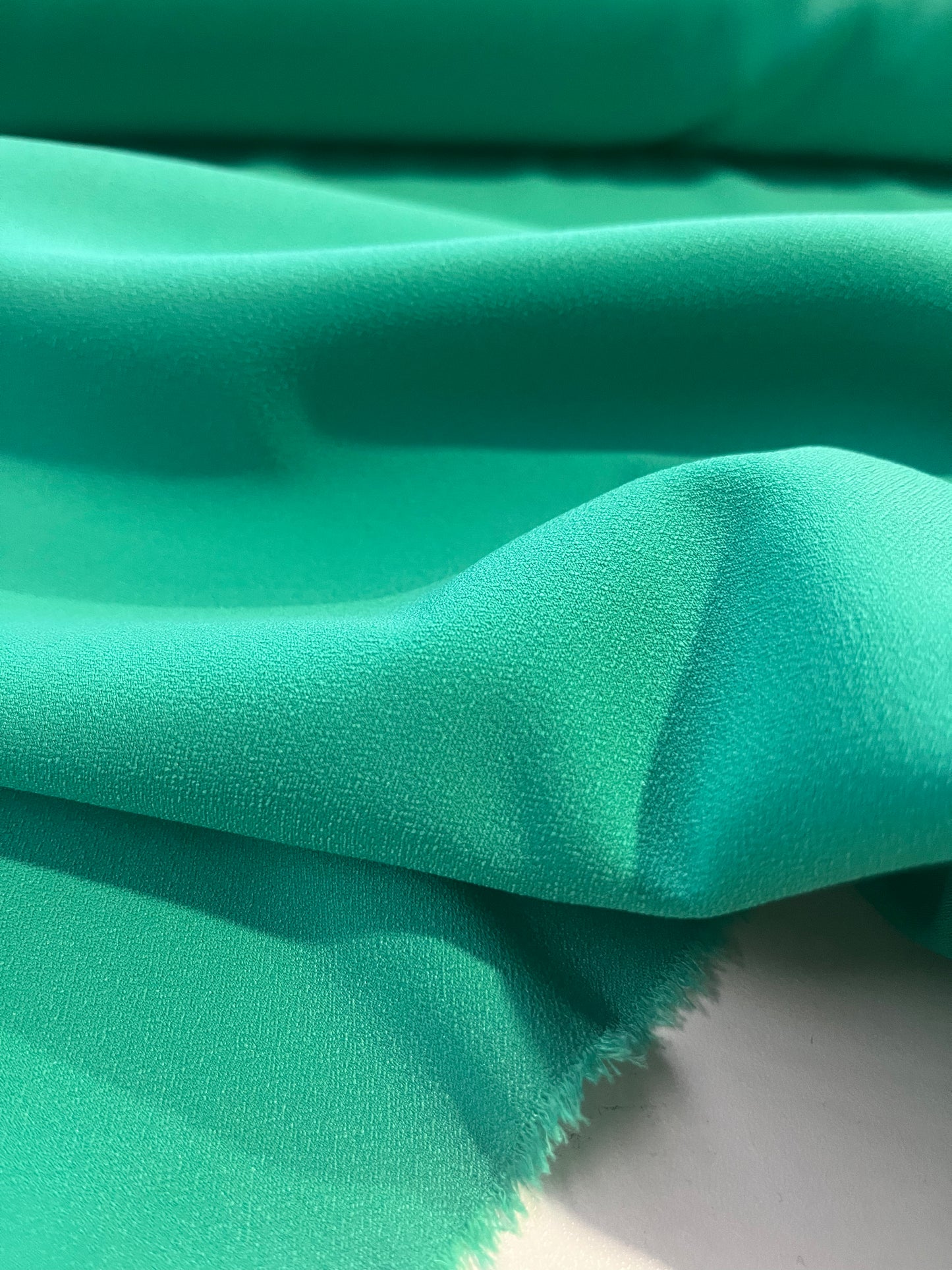 BRIAN 027 crêpe envers satin emeraude