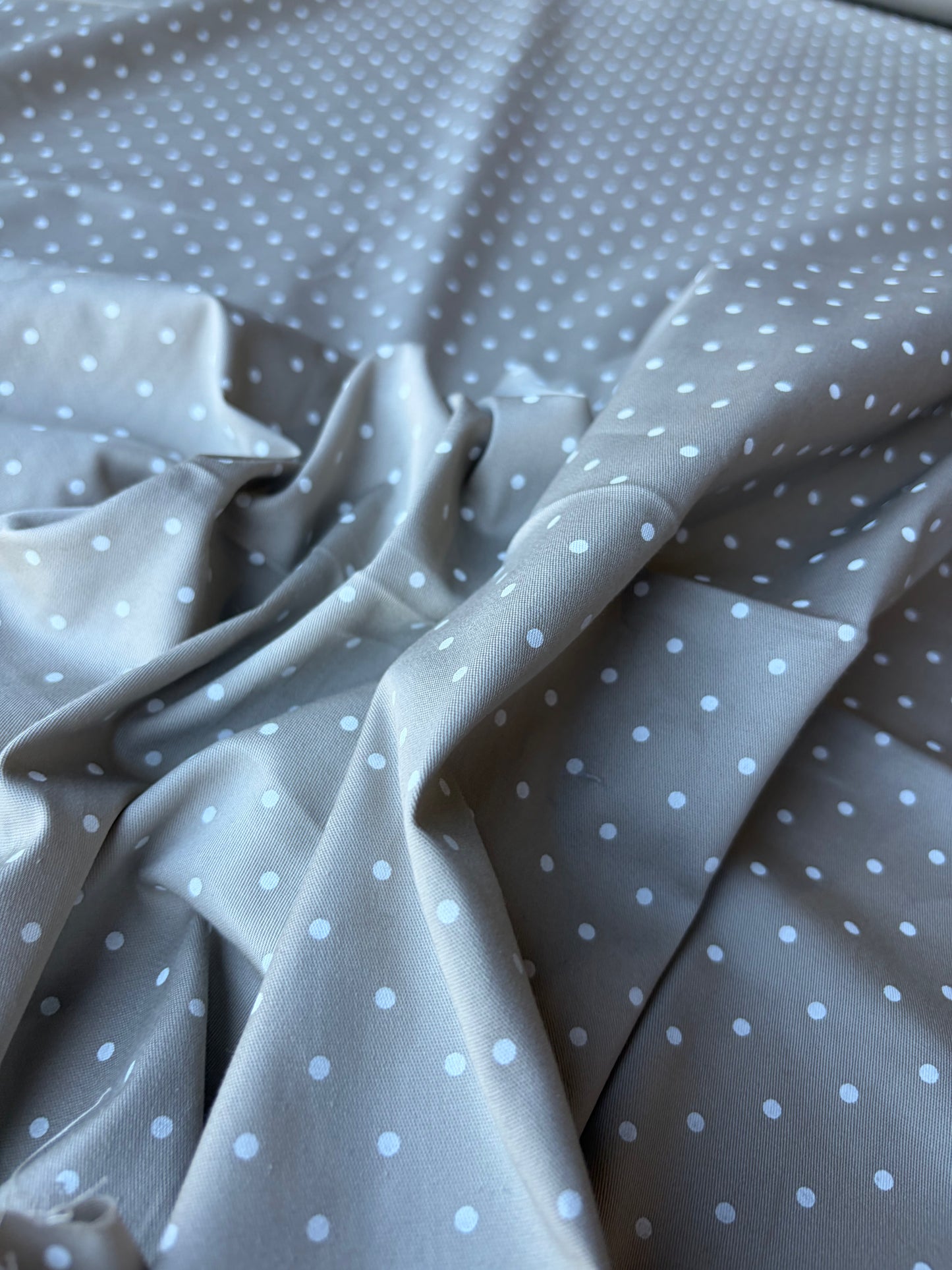 JOS 033 cotton twill sand white dots