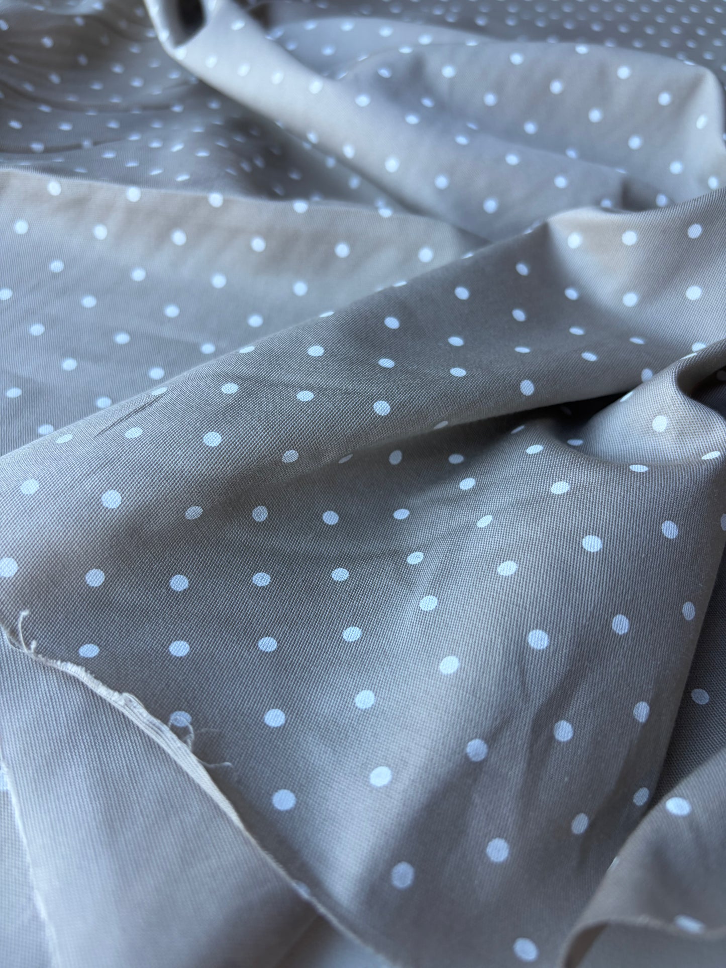 JOS 033 cotton twill sand white dots