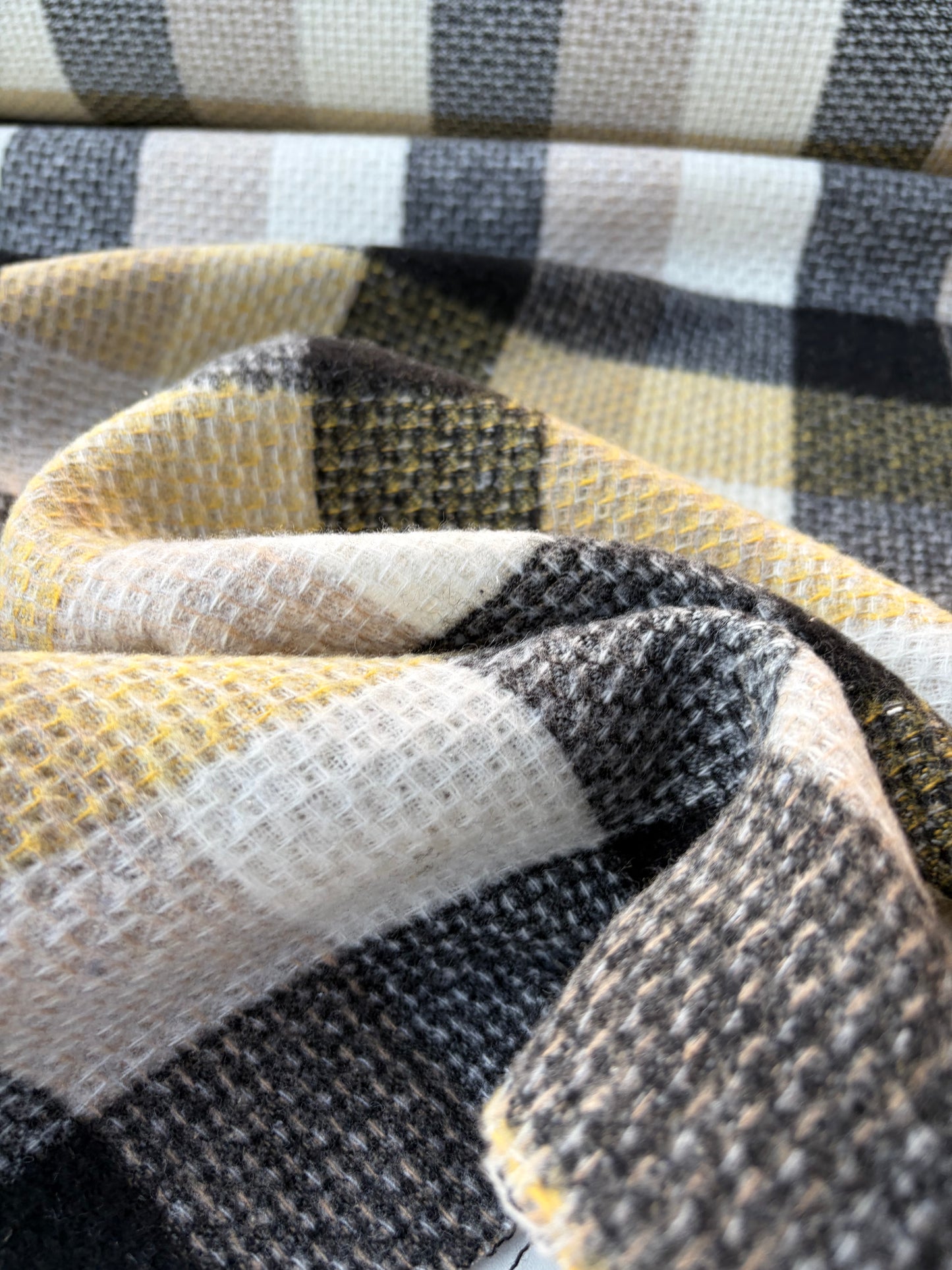 MOE 052 sand/yellow/black checkered heavy cotton