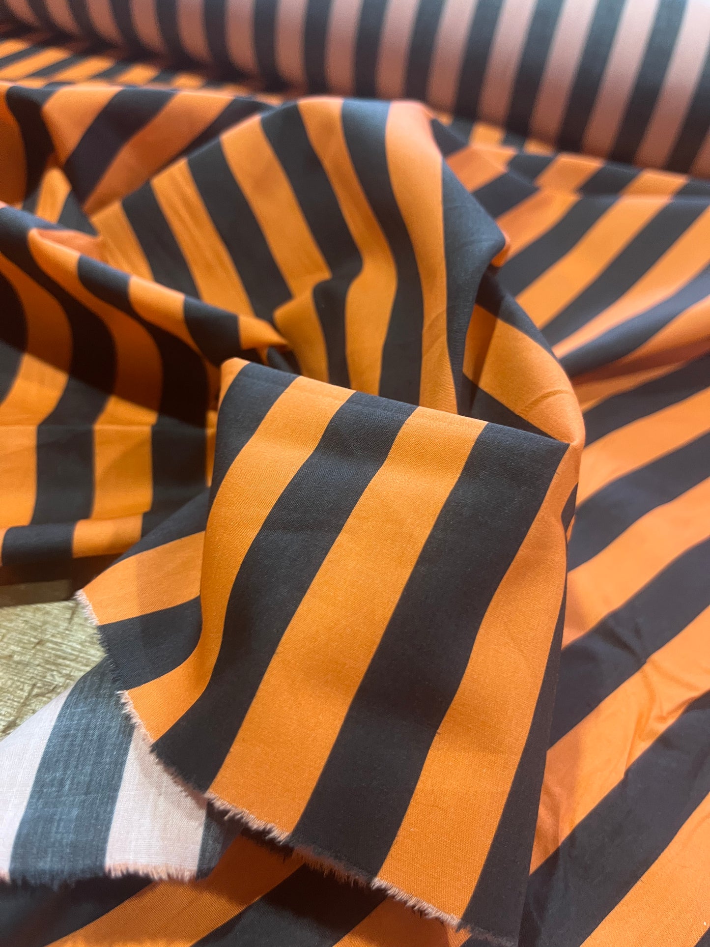 D02 CAN 1565 poplin with black/orange stripes