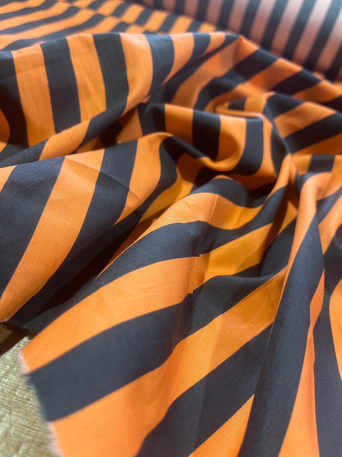 D02 CAN 1565 poplin with black/orange stripes