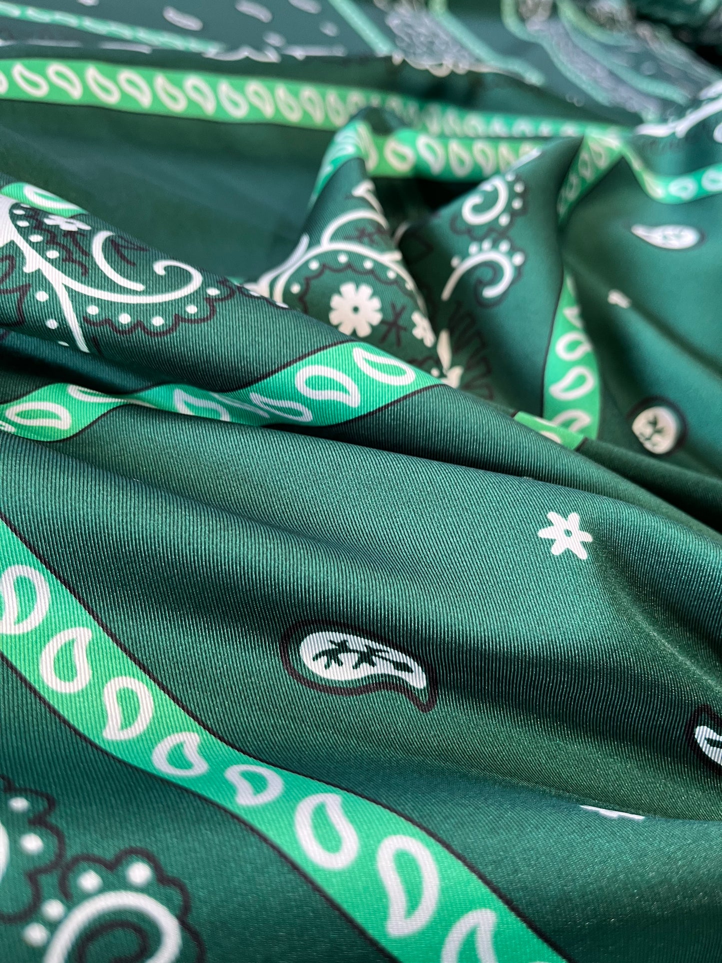 A01 ND 016 twill with green foulard