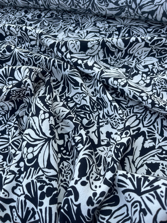 RW 200 viscose crêpe black/white flowerprint