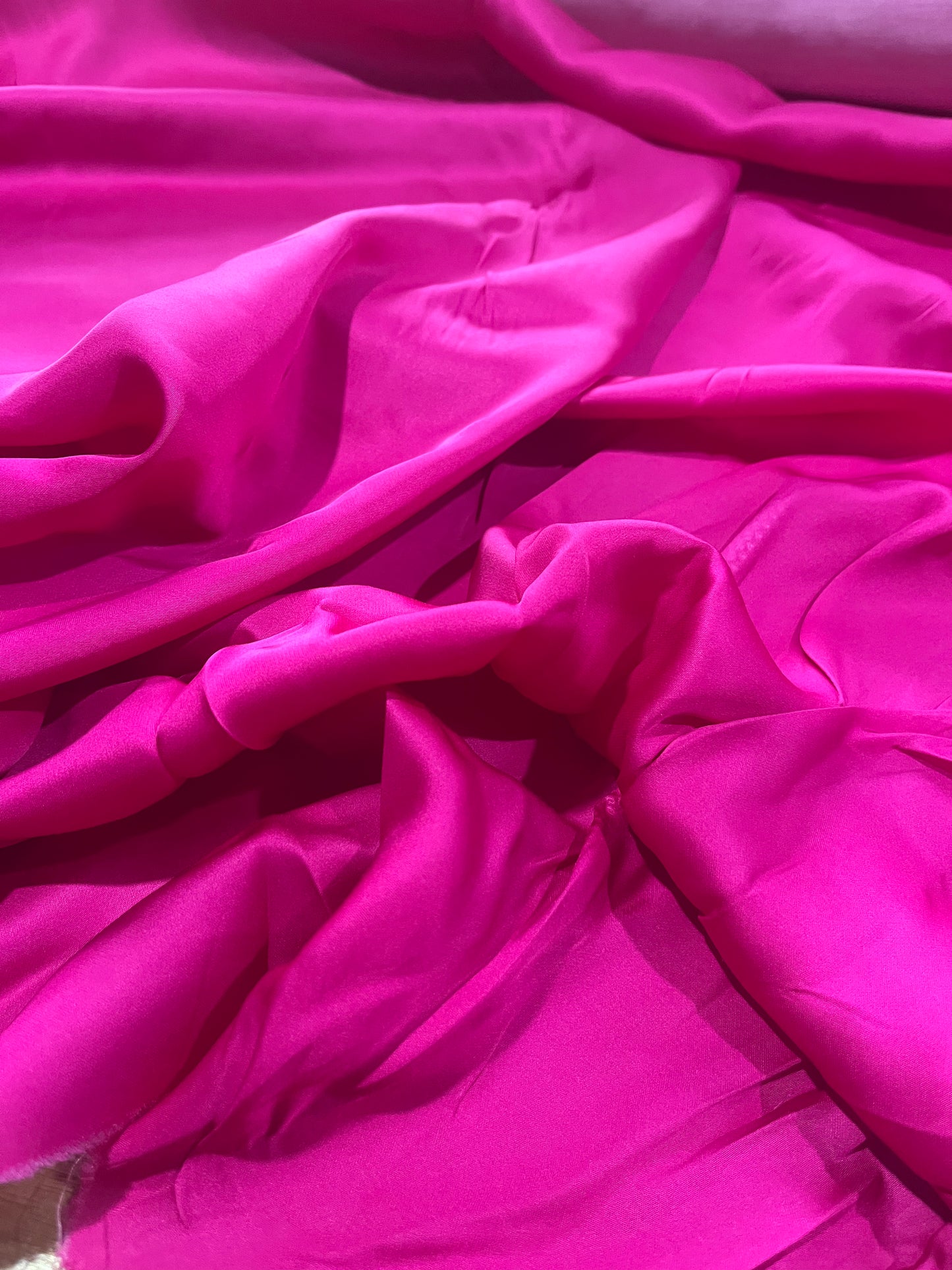 F02 CAN 1580 viscose satin fuchsia