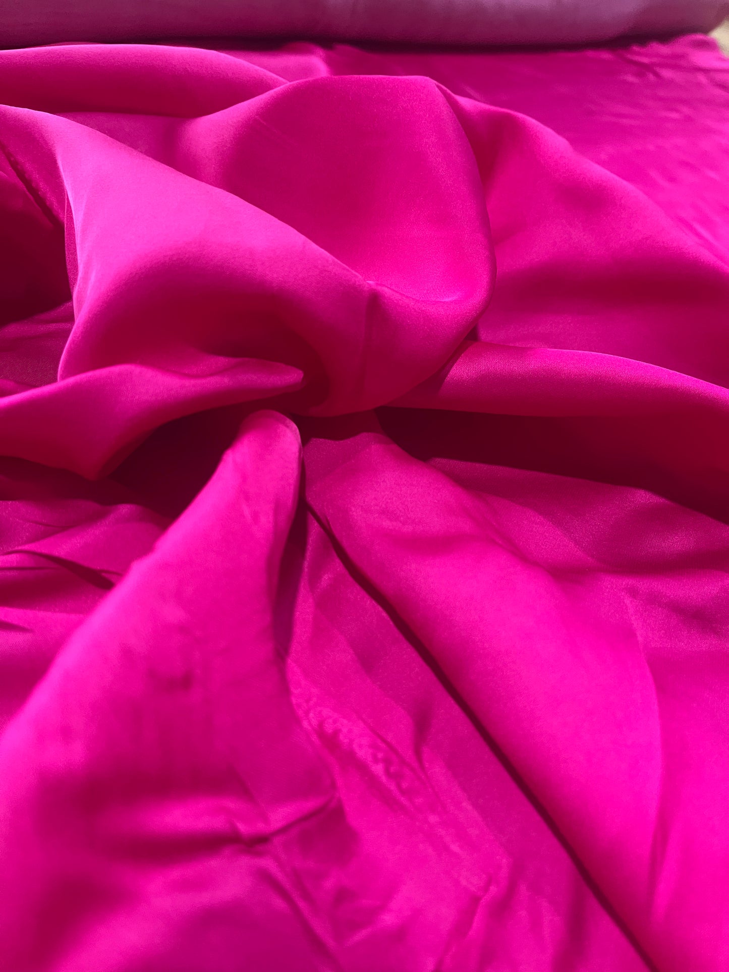 F02 CAN 1580 viscose satin fuchsia