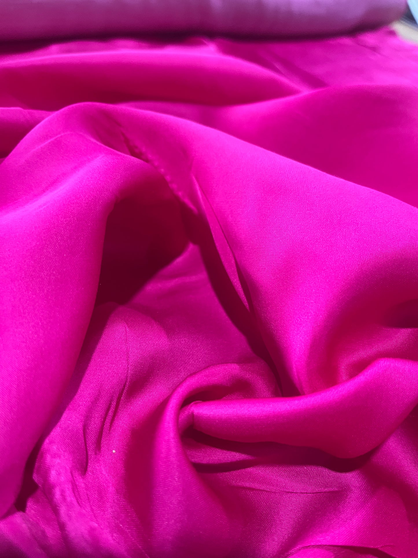 F02 CAN 1580 viscose satin fuchsia