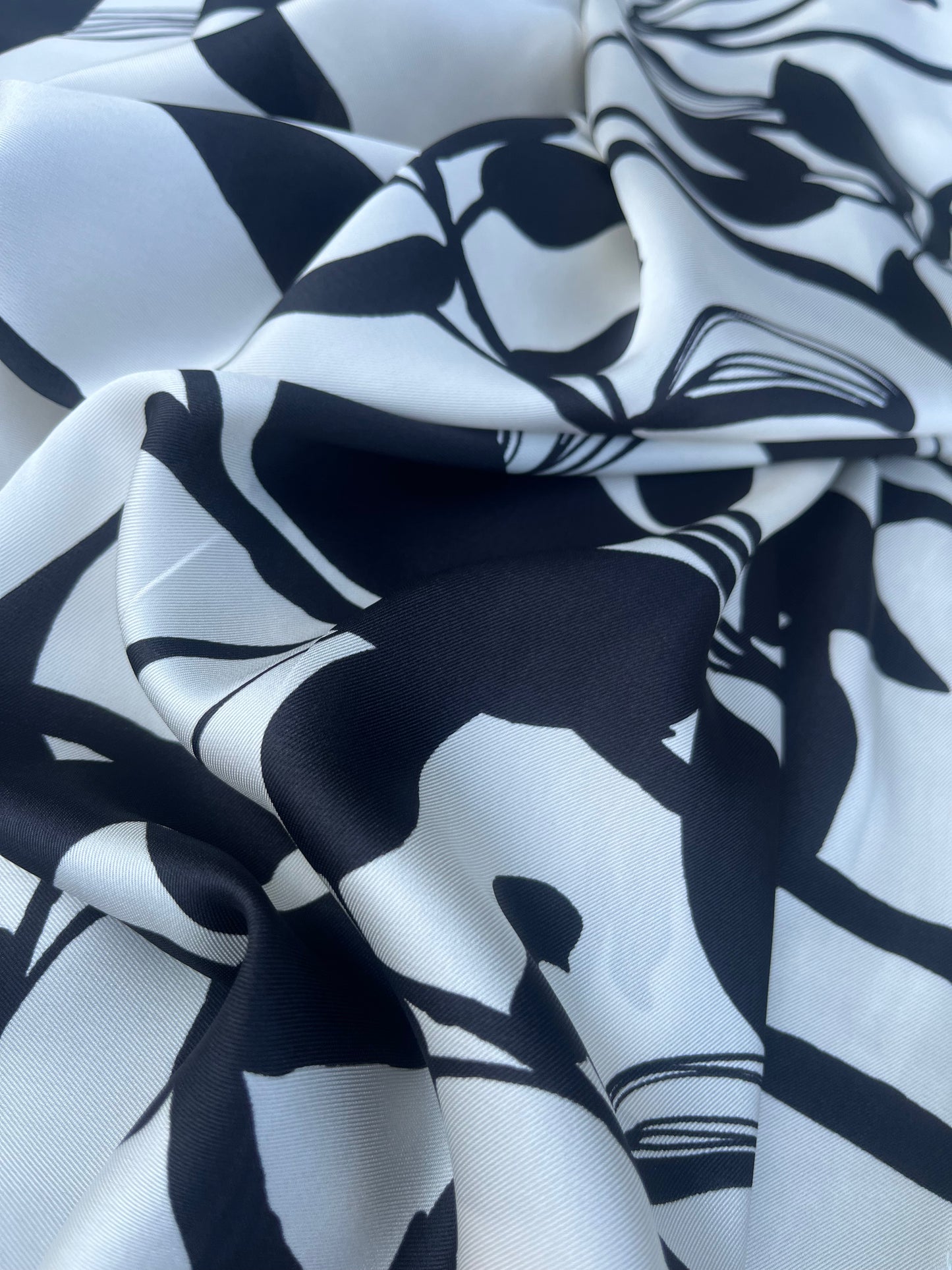 RW 203 twill black/white border print