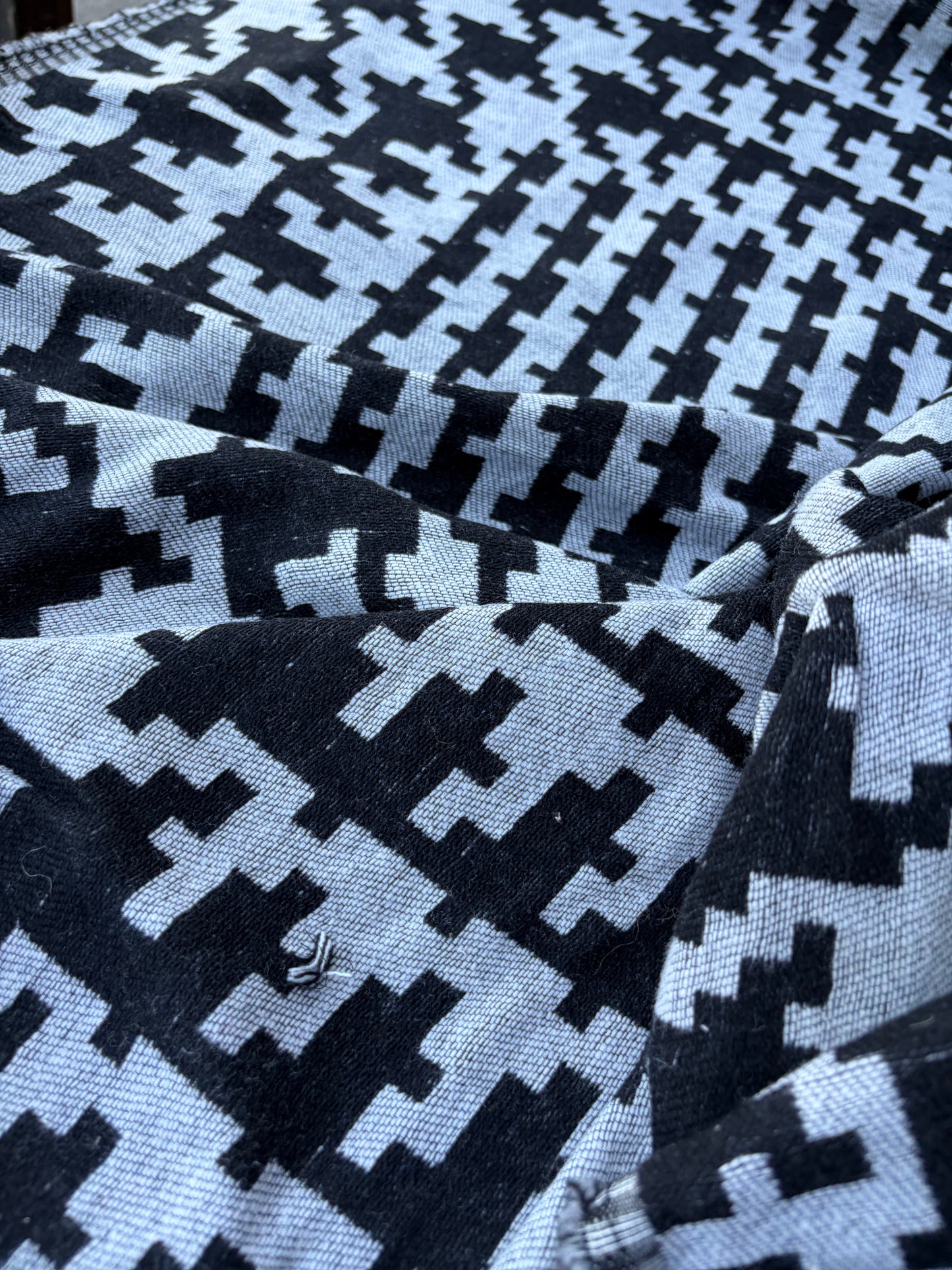 TODD 007 black/ecru dogtooth double cloth wool