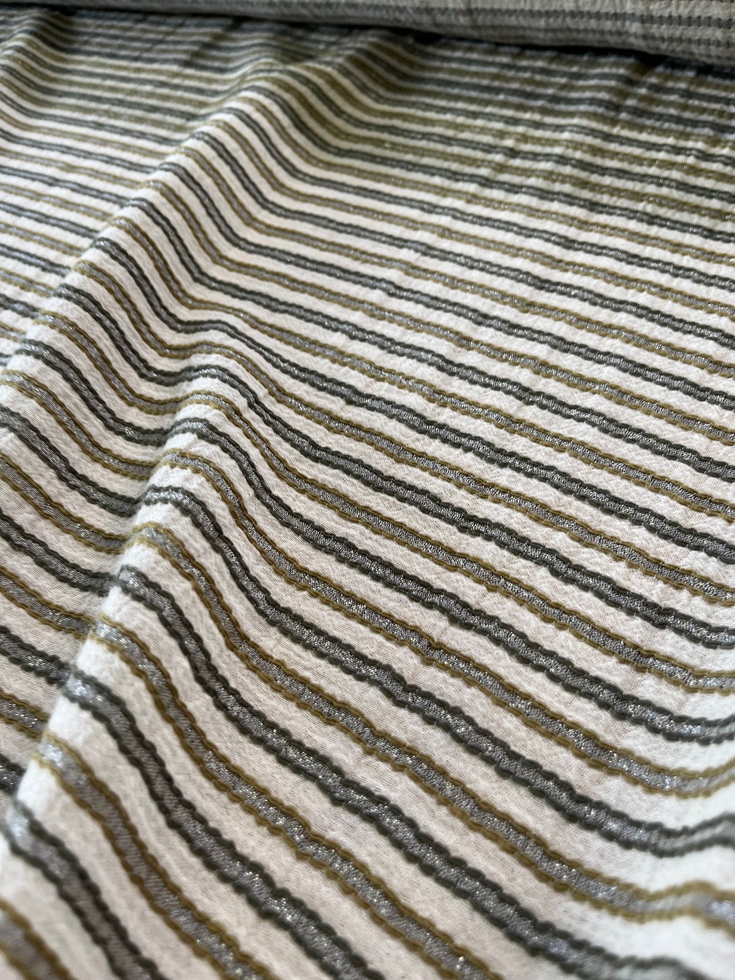 Pom 028 woven seersucker stripe