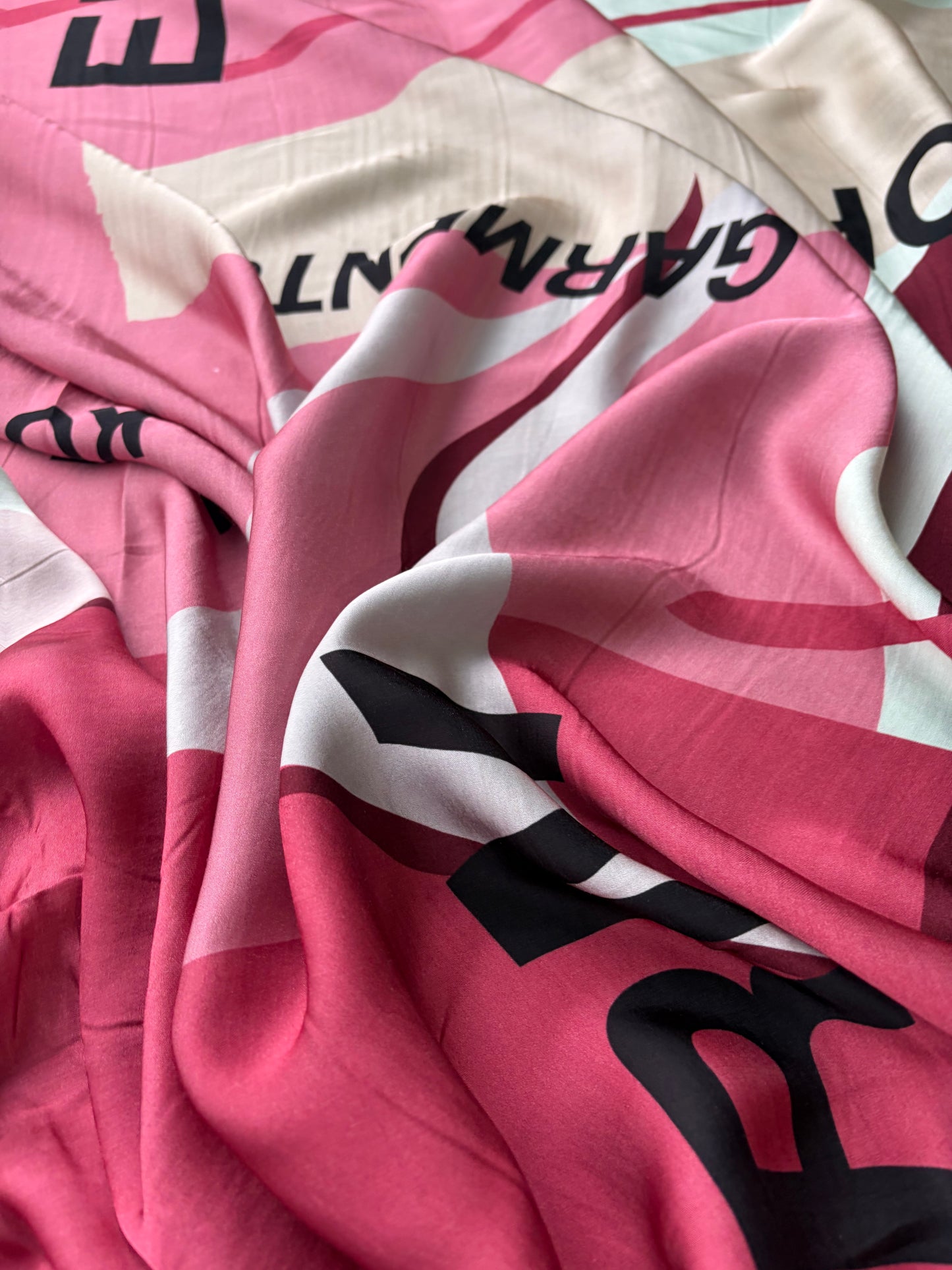JUTTA 002 viscose satin fuchsia/pink print