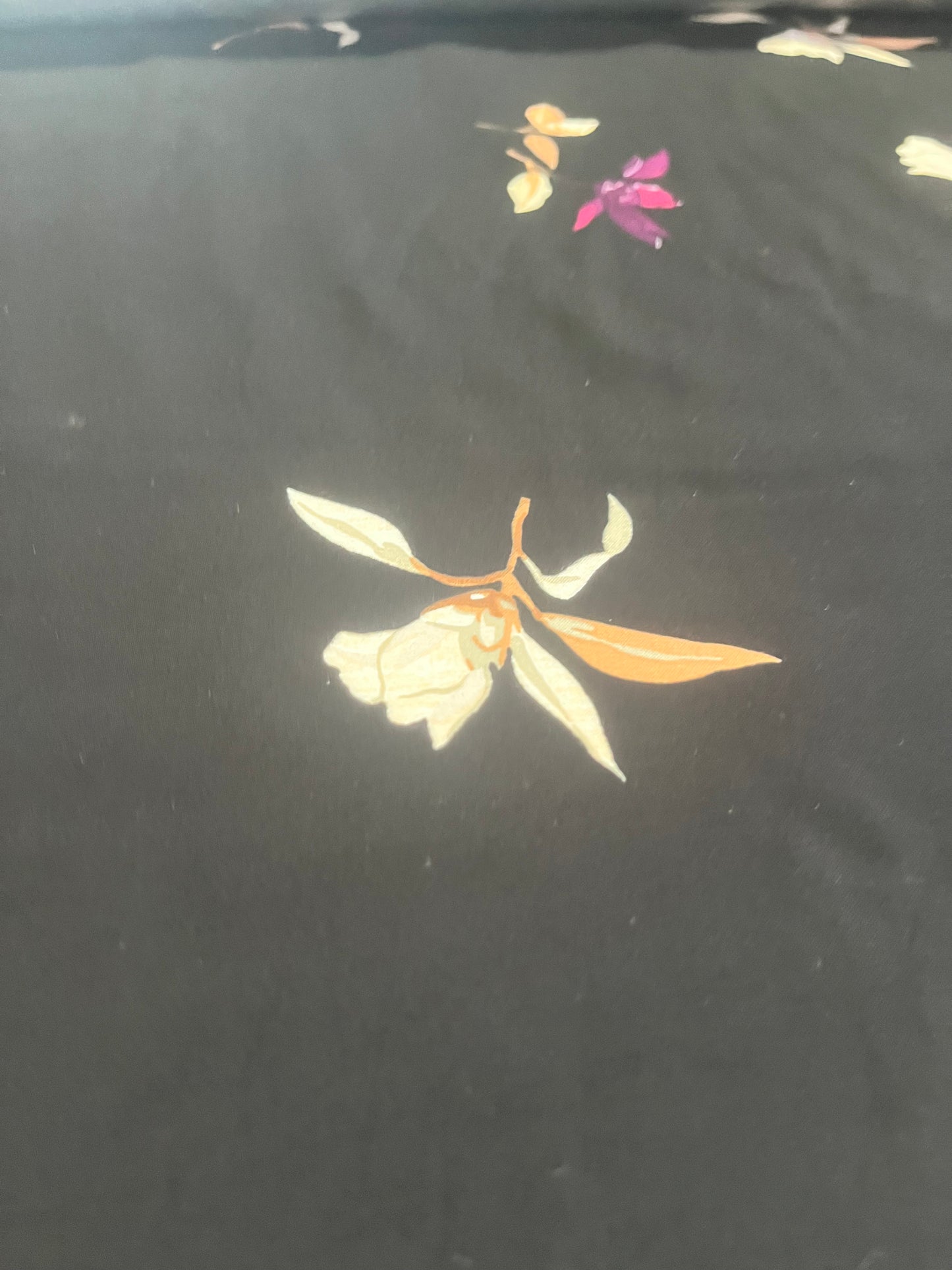 C01 CAN 1630 satin viscose with flowers