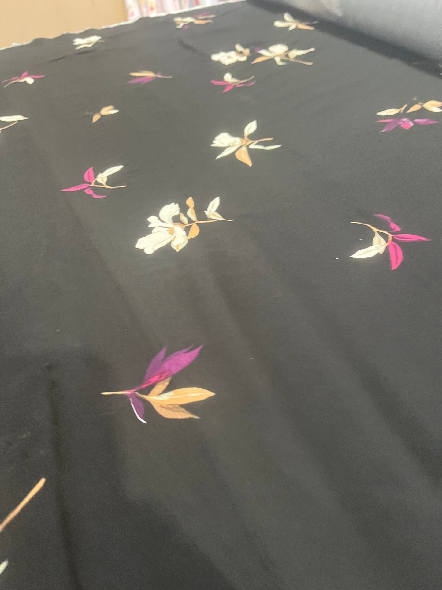 C01 CAN 1630 satin viscose with flowers