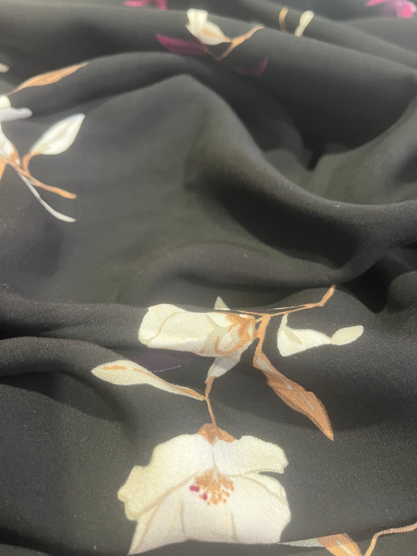 C01 CAN 1630 satin viscose with flowers