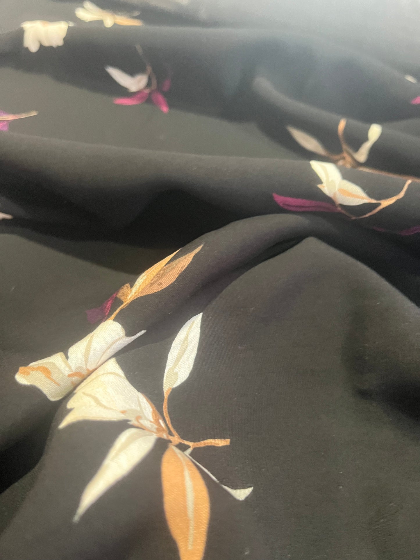 C01 CAN 1630 satin viscose with flowers