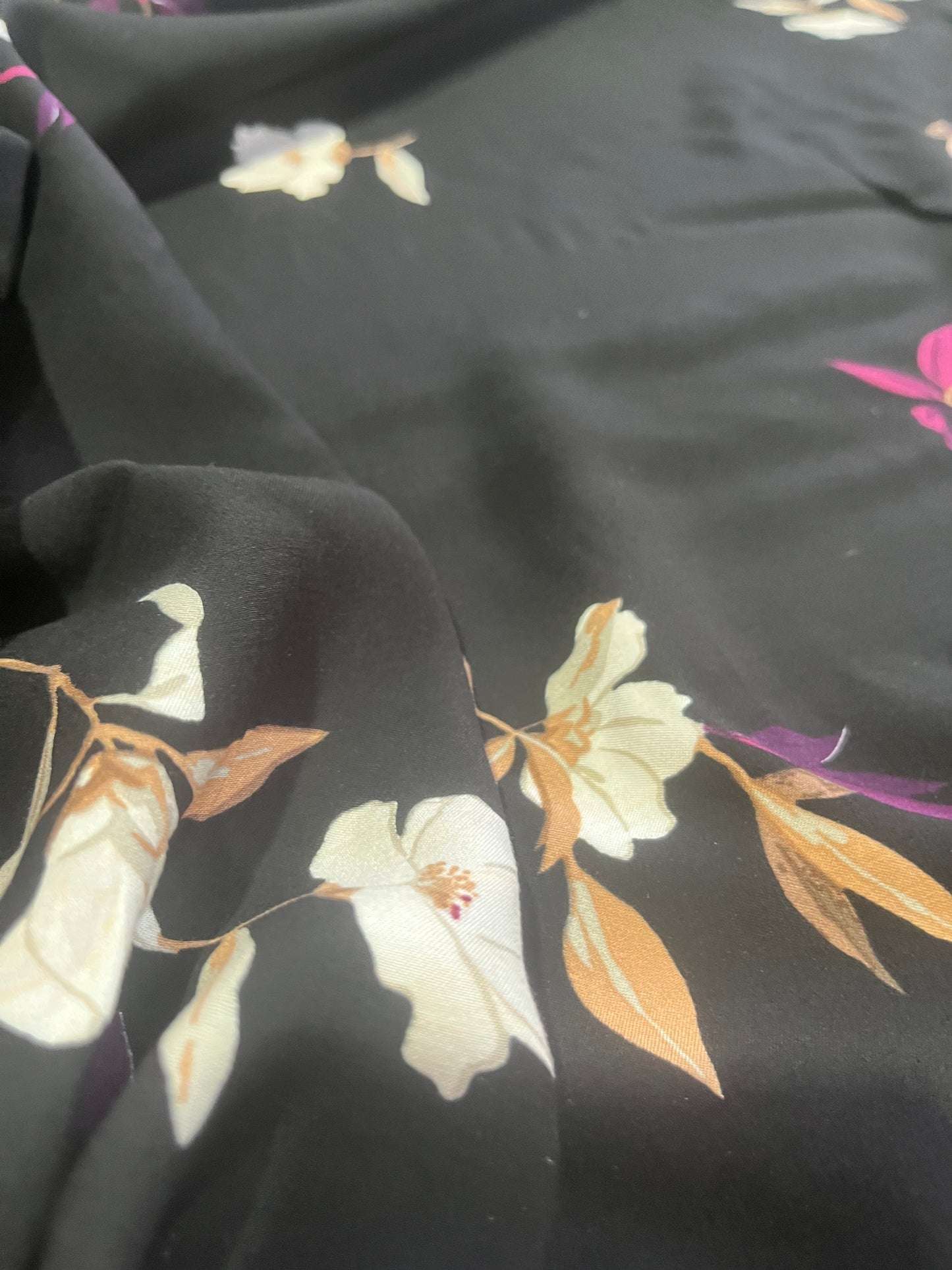 C01 CAN 1630 satin viscose with flowers