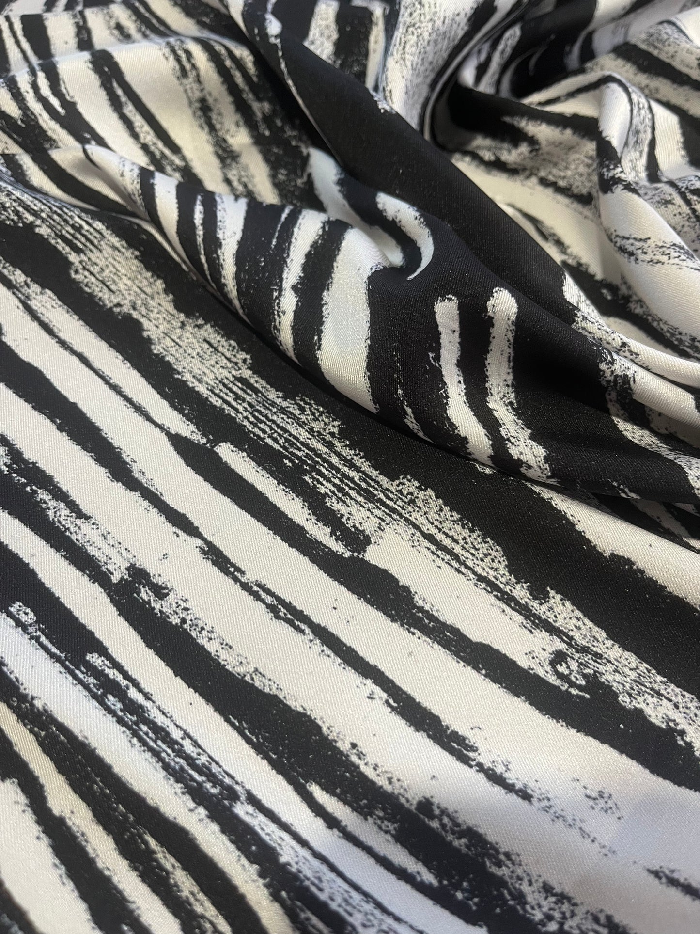 A01 CAN 1640 twill with black/white print