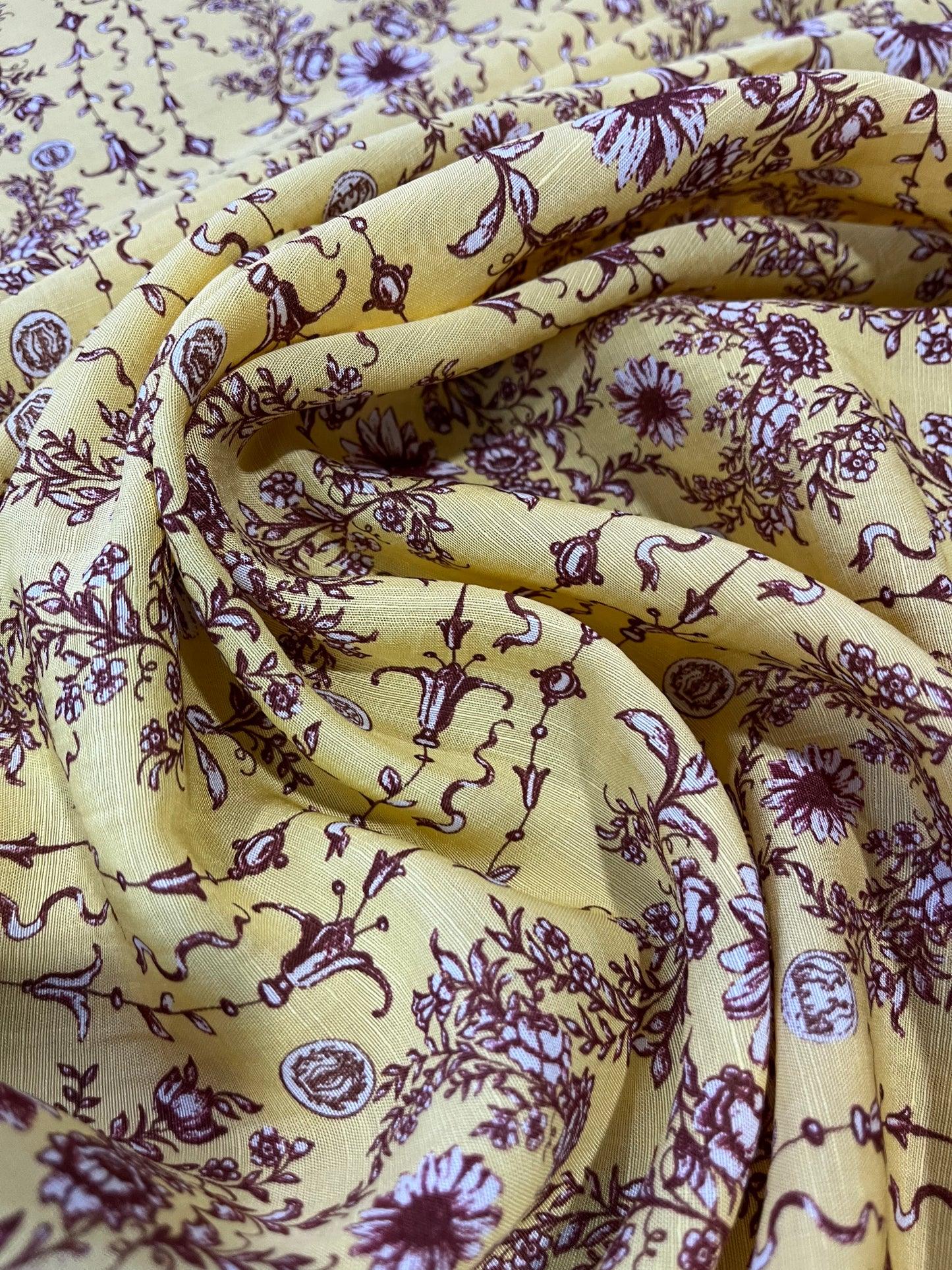 B01 ND 036 viscose linen with flowers