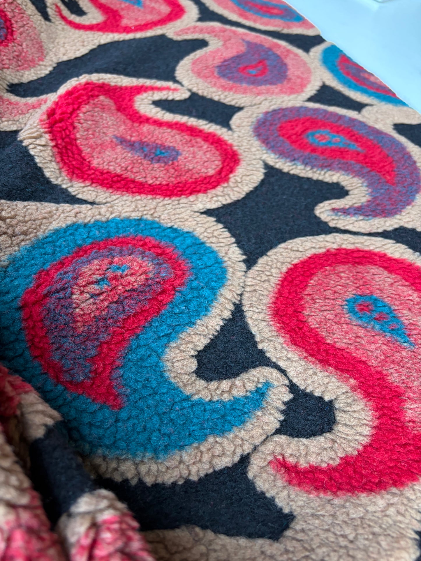 TODD 025 red/petrol/camel design applicated design on heavy boiled wool