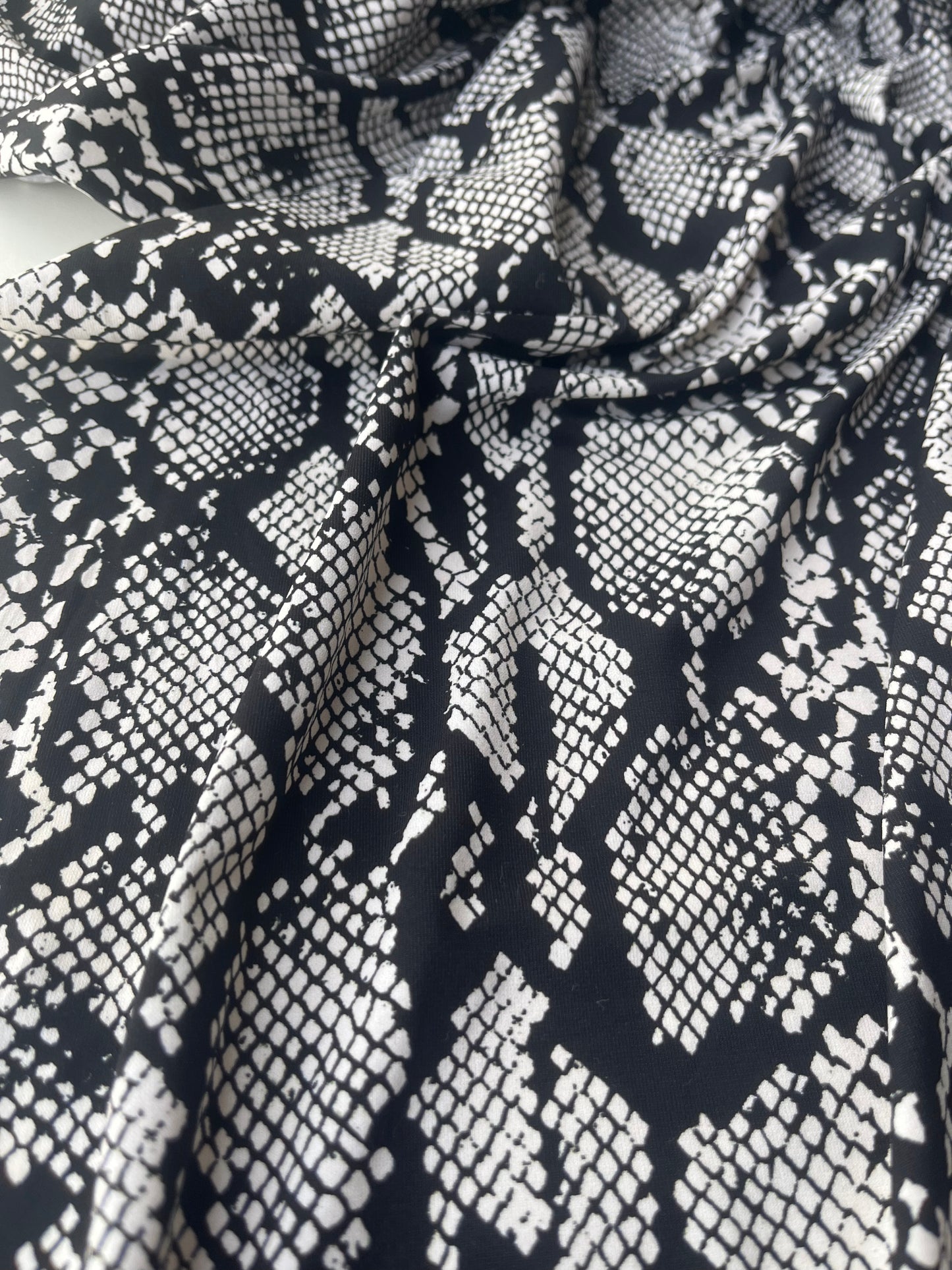 MARA MANIA 001 jersey black/white snake print