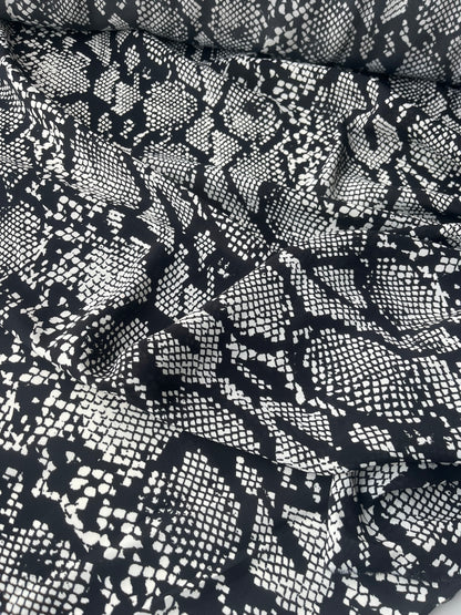 PC MARA MANIA 002 crêpe de Chine black/white snake print