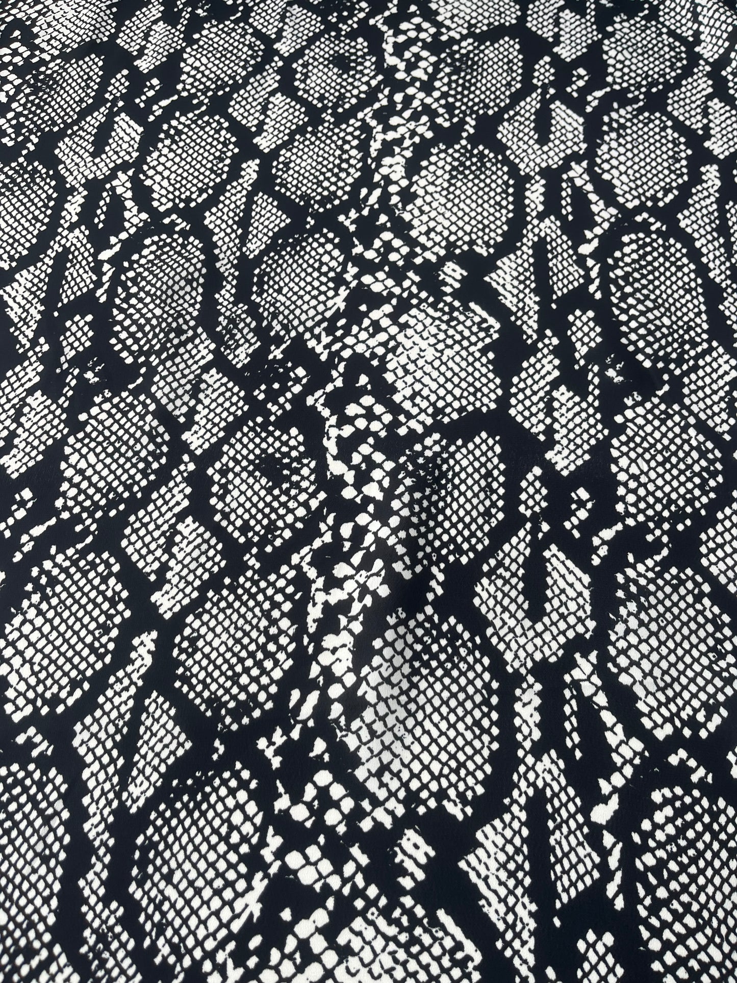 MARA MANIA 002 crêpe de Chine black/white snake print