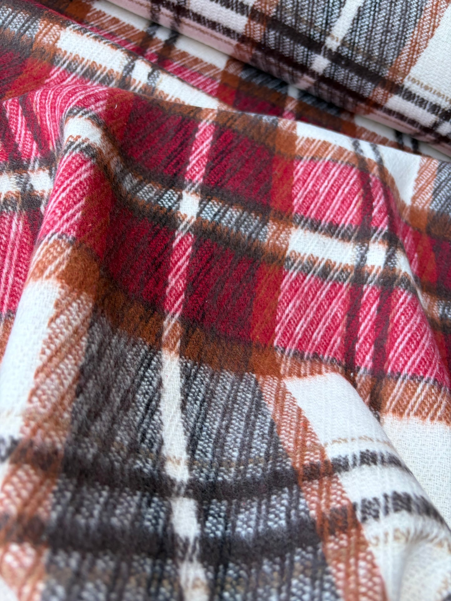 TODD 027 grey/red/ecru checkered heavy cotton