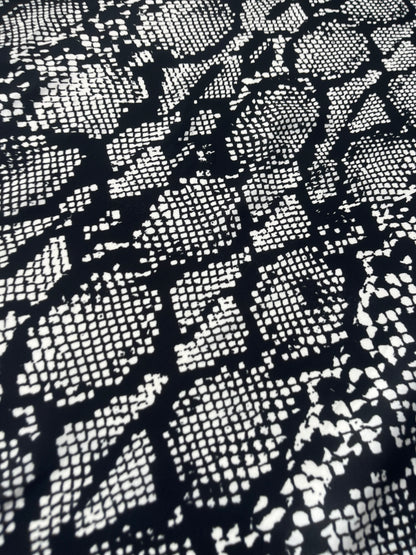 PC MARA MANIA 002 crêpe de Chine black/white snake print