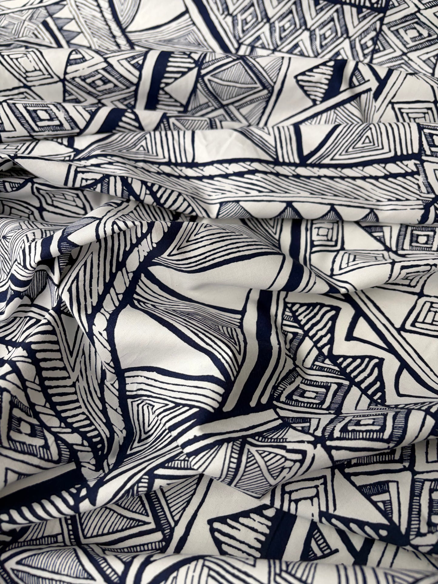 JUTTA 014  cotton papertouch ethnical print white/navy