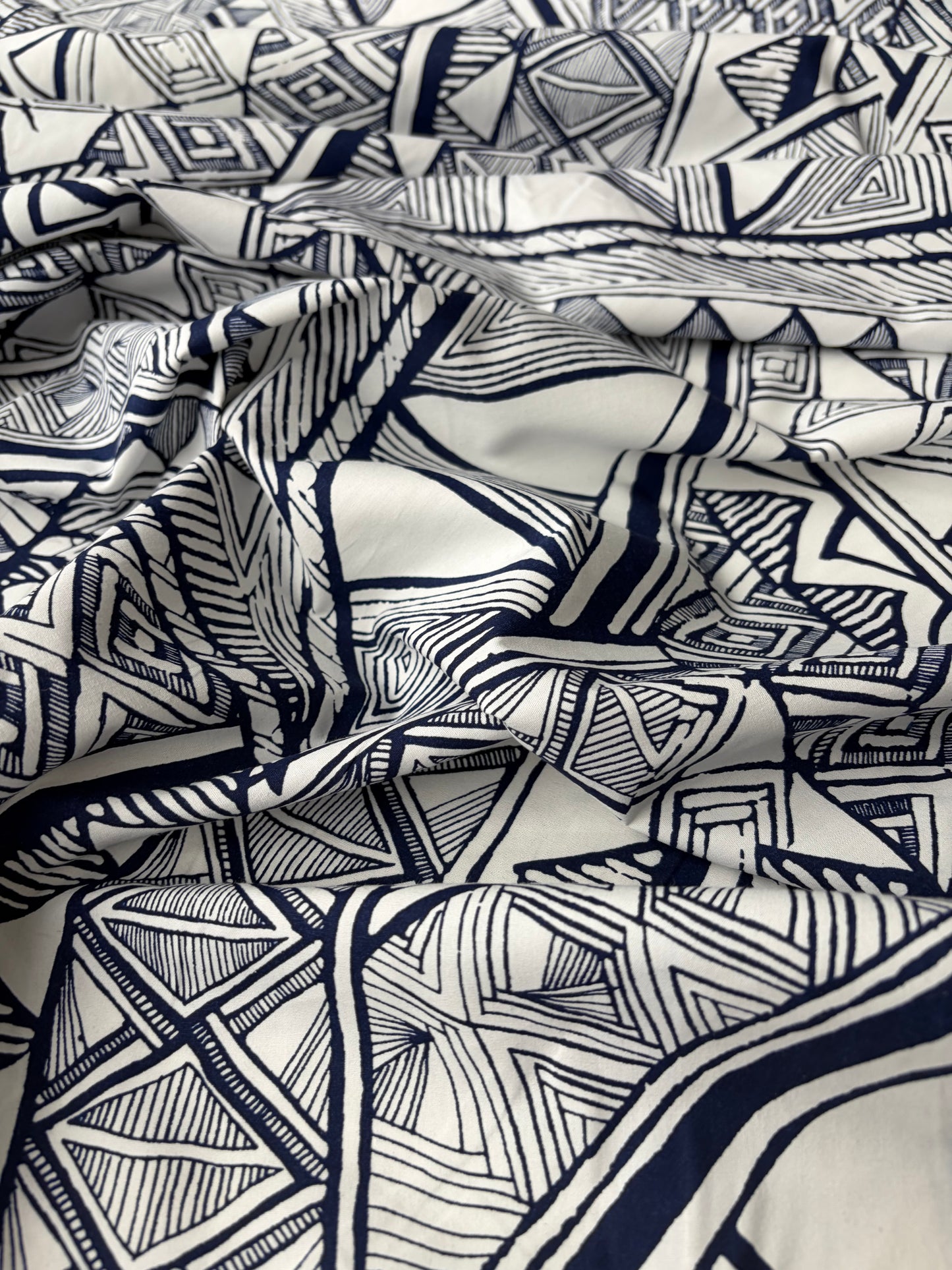 JUTTA 014  cotton papertouch ethnical print white/navy