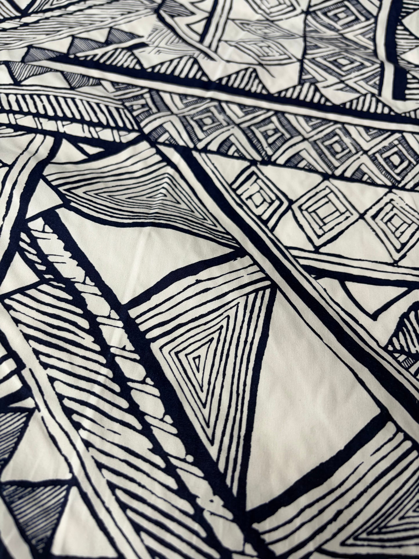 JUTTA 014  cotton papertouch ethnical print white/navy