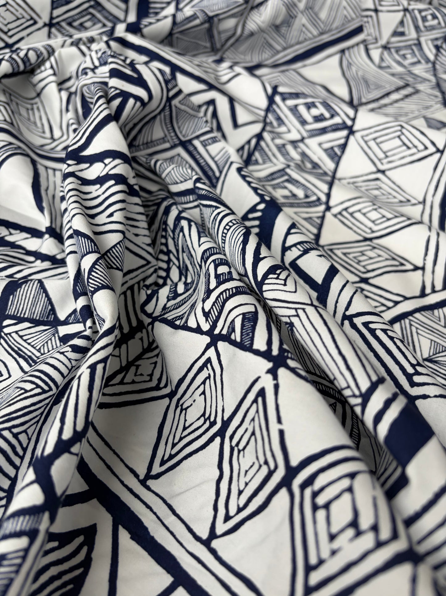 JUTTA 014  cotton papertouch ethnical print white/navy