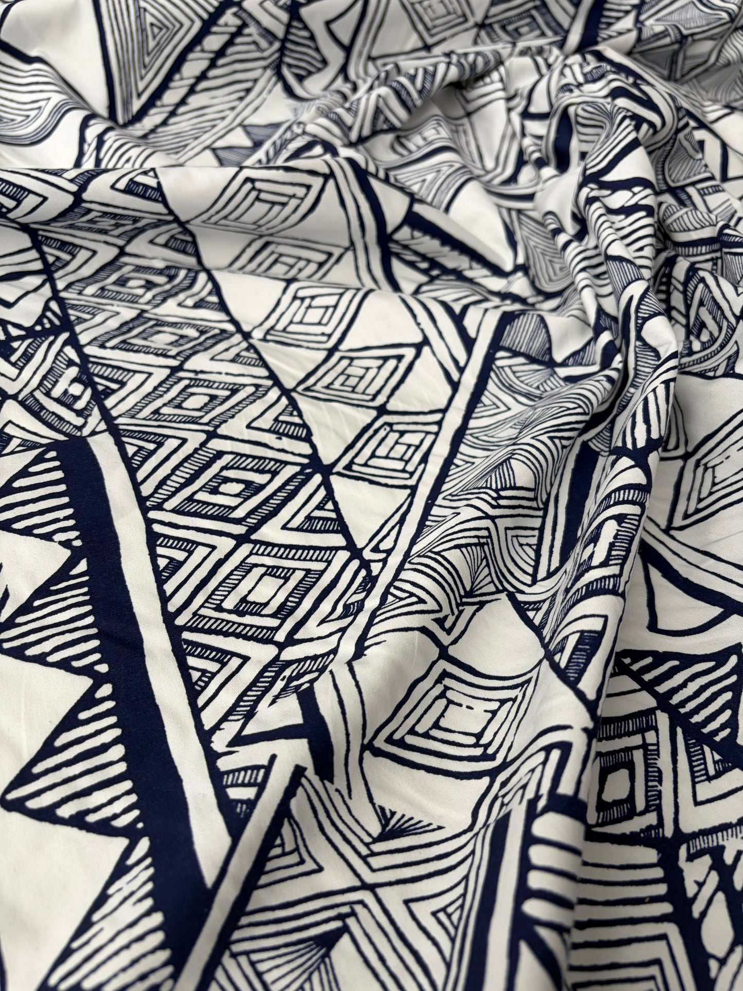 JUTTA 014  cotton papertouch ethnical print white/navy