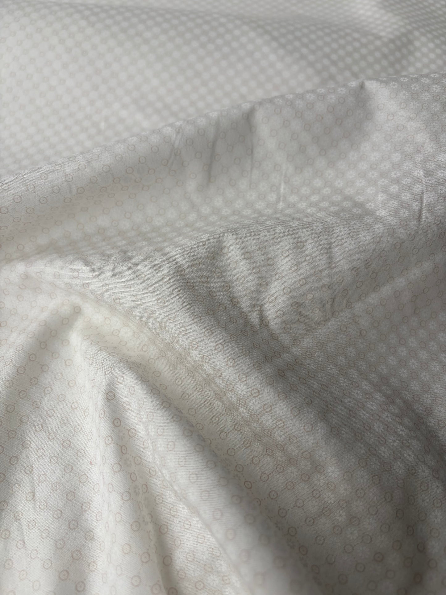 LC JUTTA 019 cotton voile white tone on tone small design