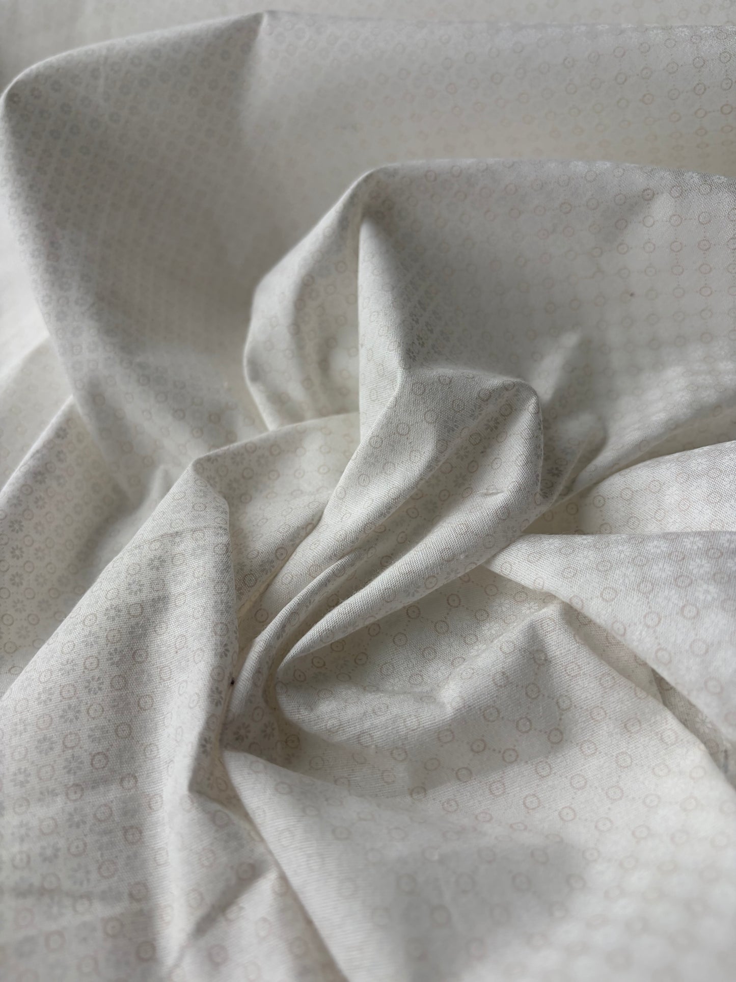 LC JUTTA 019 cotton voile white tone on tone small design