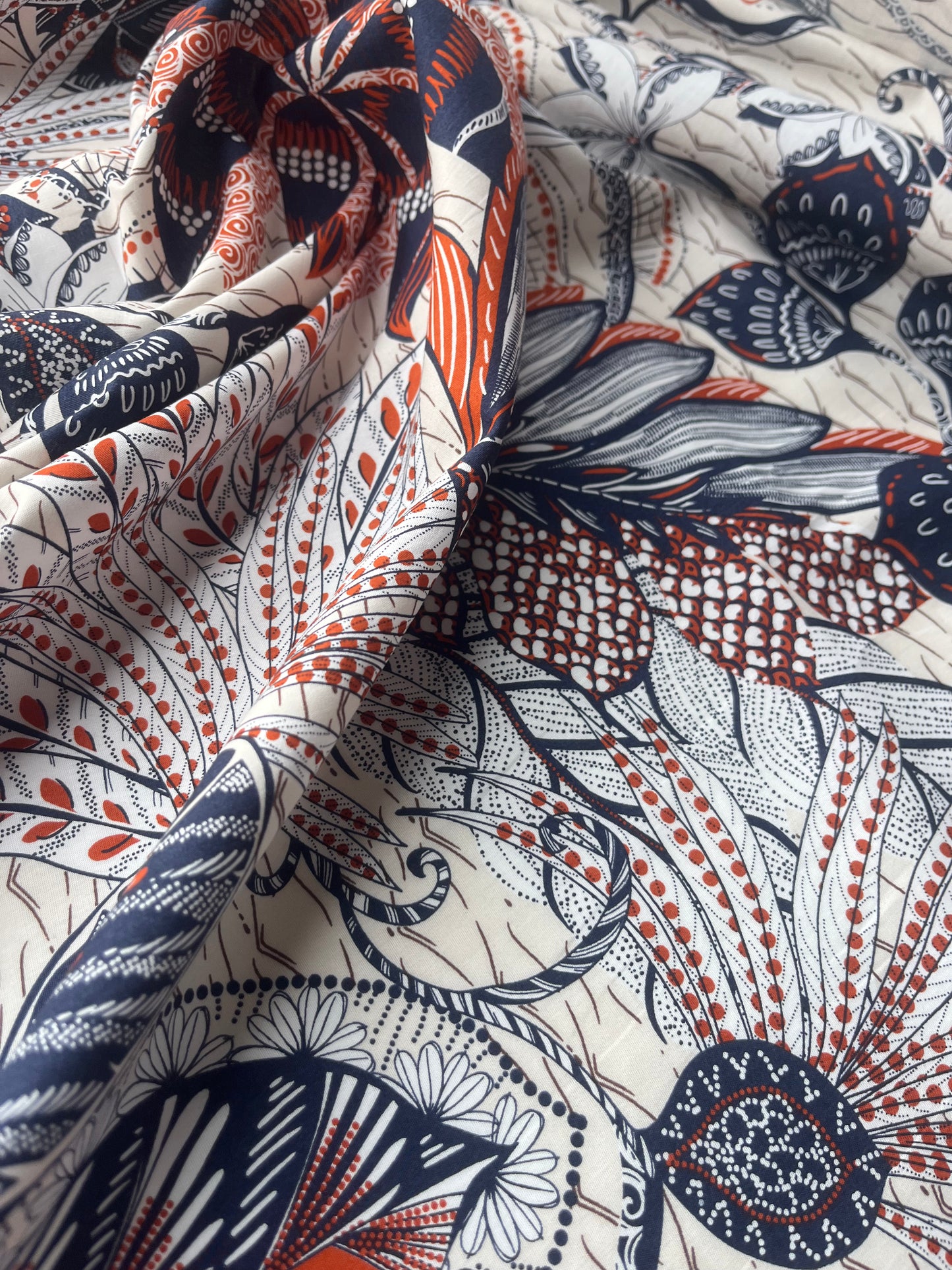MARA MANIA 019 cotton poplin with navy/brique jungle leaves