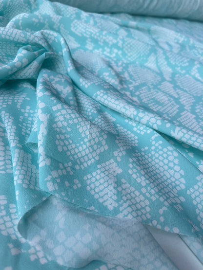 PC MARA MANIA 023 crêpe de Chine aqua/white snake print